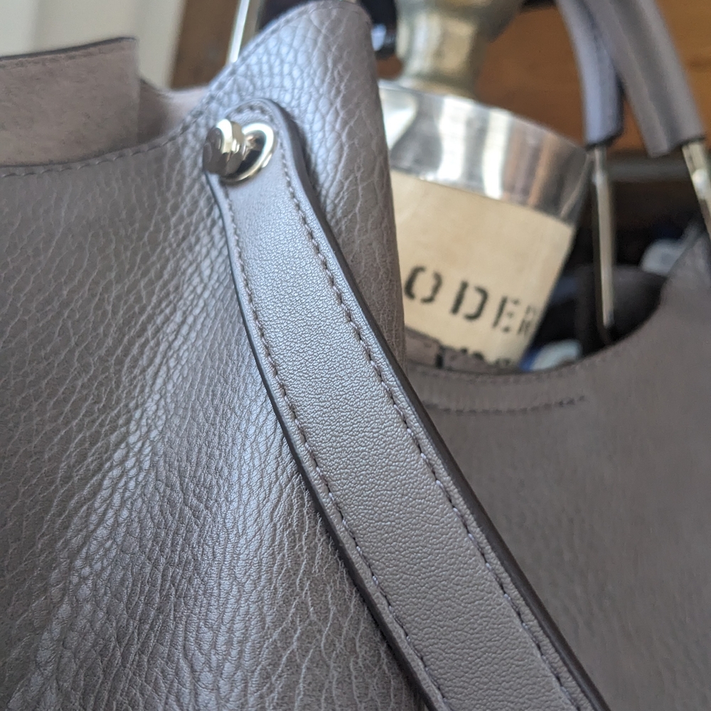 Sondra Roberts Squared Gray Silver Hand Shoulder Bag - Picture 2 of 11